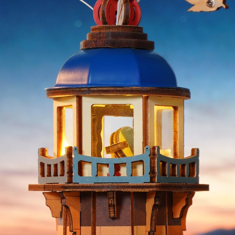 Wooden-Town Chillbay Pizzeria Music Box Kit – close-up of the lighthouse searchlight