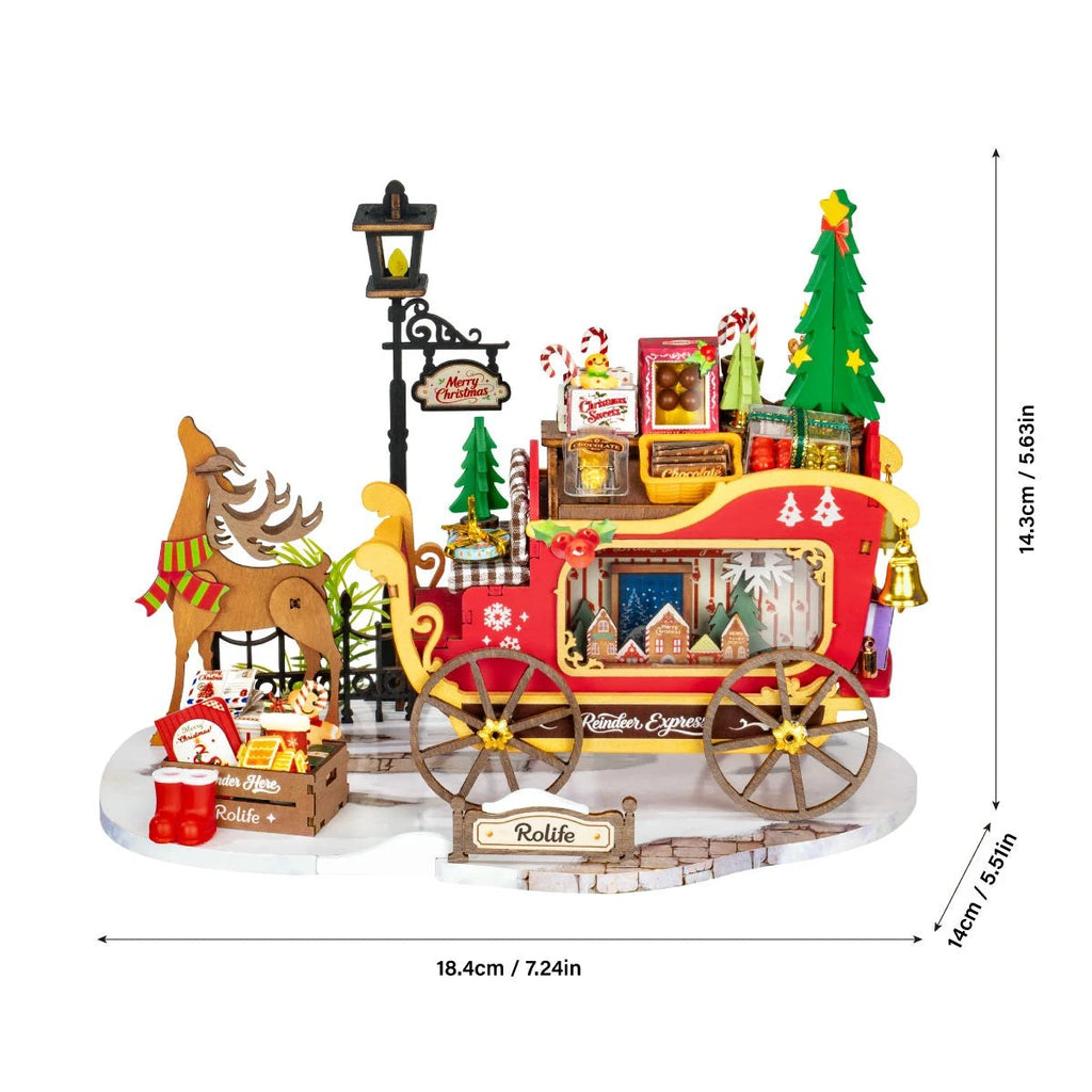 Wooden-Town Reindeer Express DIY miniature kit – dimensions graphic, 18.4 × 14 × 14.3 cm (7.24 × 5.51 × 5.63 in)