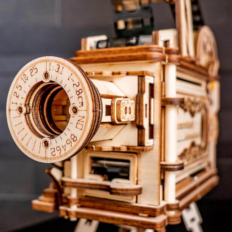 Vintage Vitascope Wooden Projector Kit — Natural Plywood Hand‑Crank – view 10