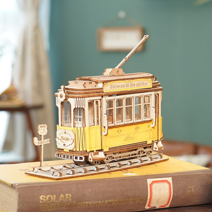 San Francisco Tramcar Model Kit — Yellow Plywood, 145 Pieces – view 5