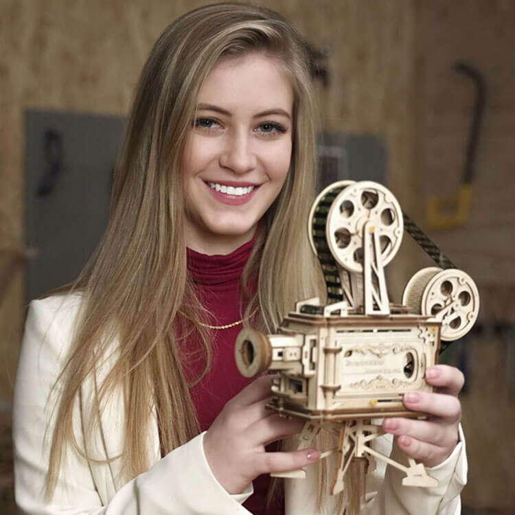 Vintage Vitascope Wooden Projector Kit — Natural Plywood Hand‑Crank – view 16