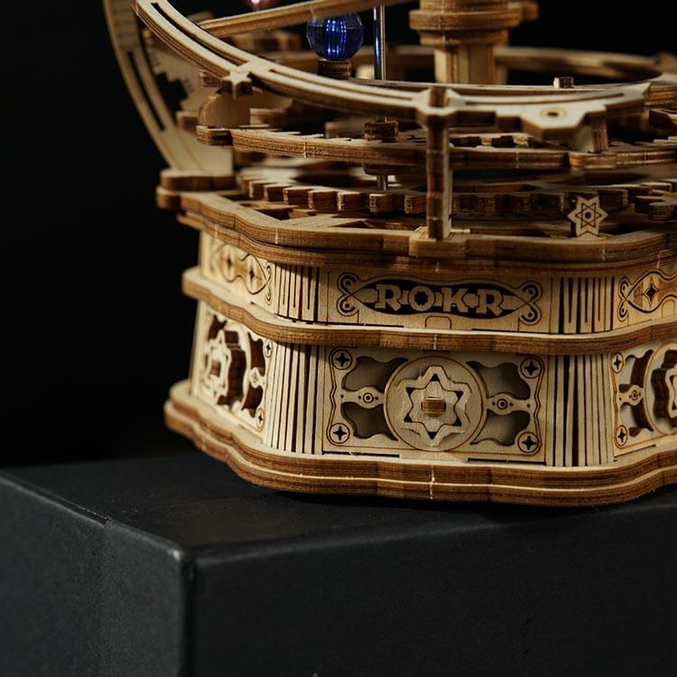 Starry Sky Orrery Music Box — Natural Wood & Colorful Acrylic Planets – view 7