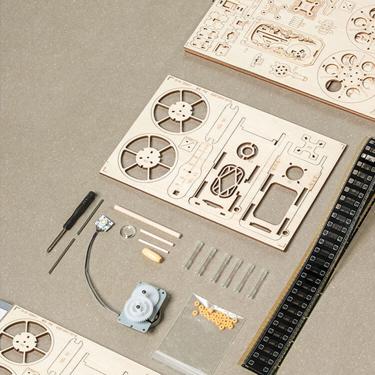 Vintage Vitascope Wooden Projector Kit — Natural Plywood Hand‑Crank – view 20