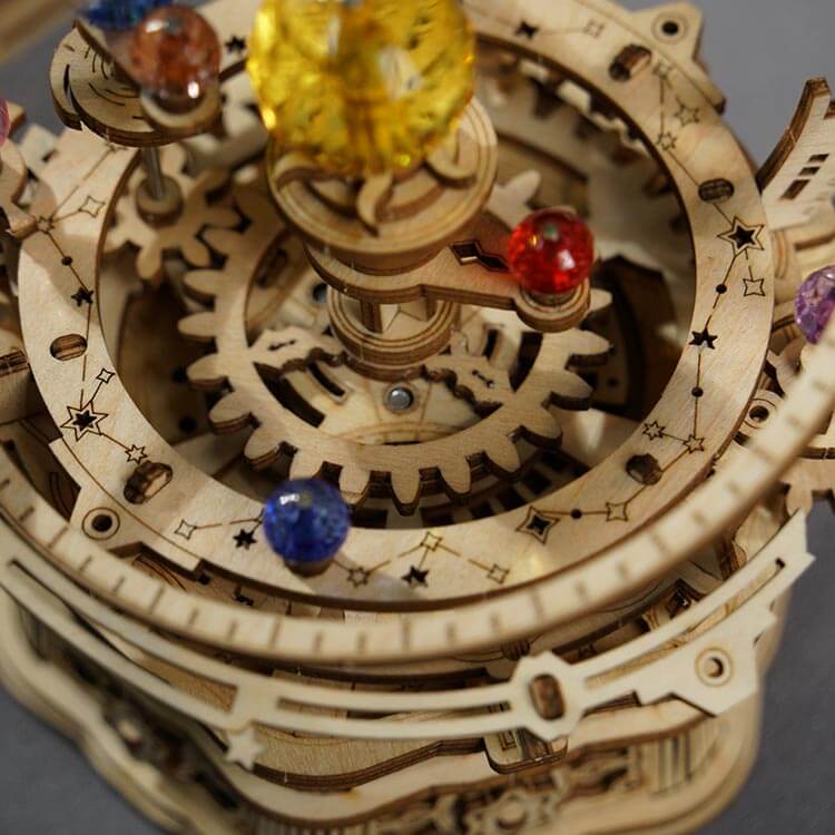 Starry Sky Orrery Music Box — Natural Wood & Colorful Acrylic Planets – view 9