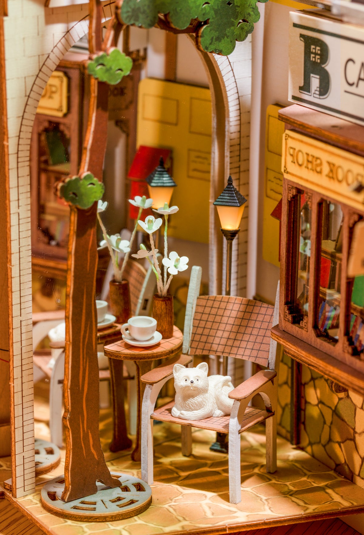 Sunshine Town Miniature Diorama – view 3